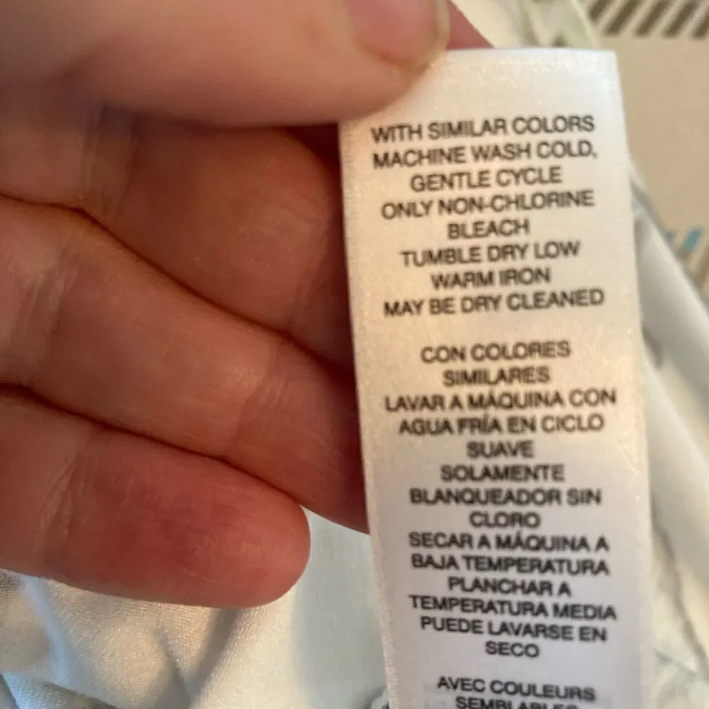 WHBM elegant green leaves on white background top - Picture 7 of 7